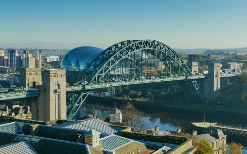 Tyne bridge over a river - representing broadband in Newcastle